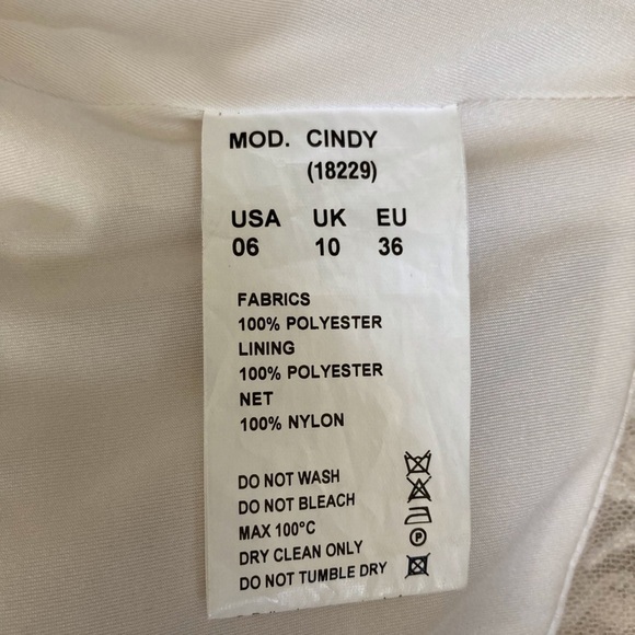 Badgley Mischka Cindy Bridal Wedding Gown - Picture 11 of 16